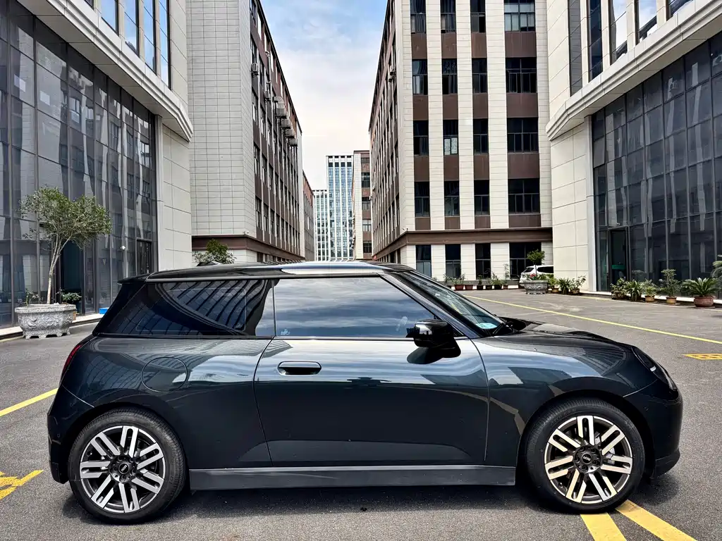 Mini COOPER 2024 456km COOPER E