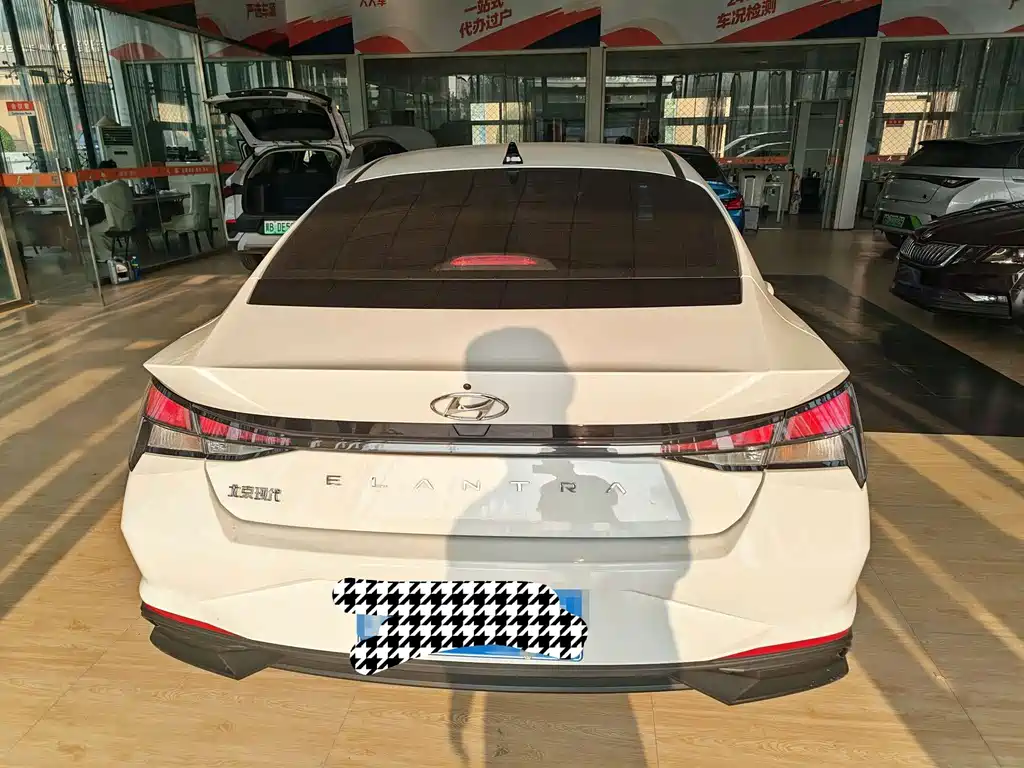 Hyundai Elantra — миниатюра 10