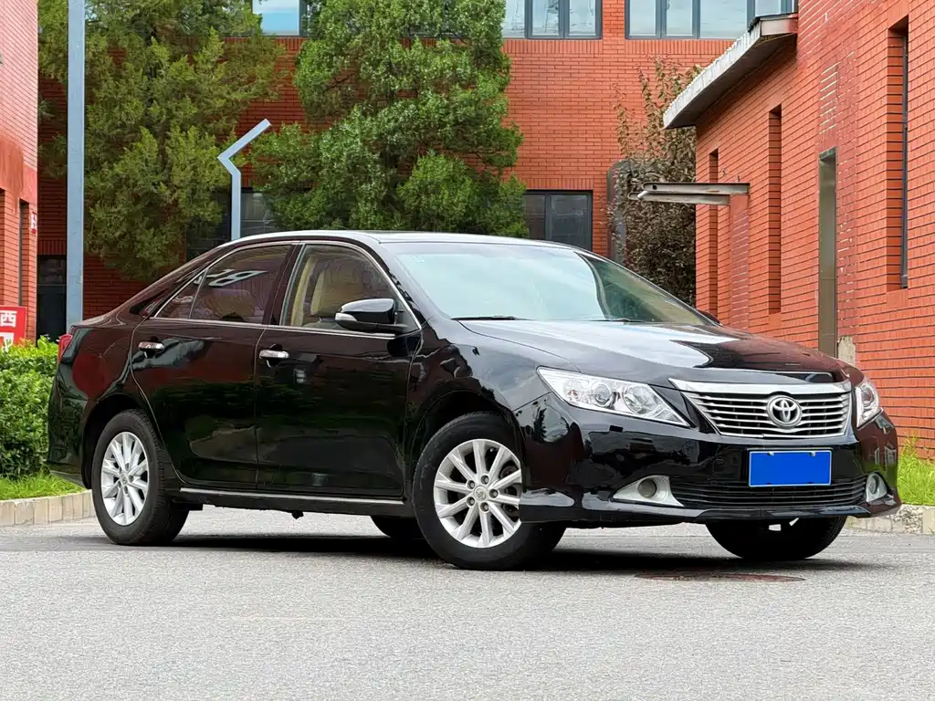 Toyota Camry — миниатюра 3