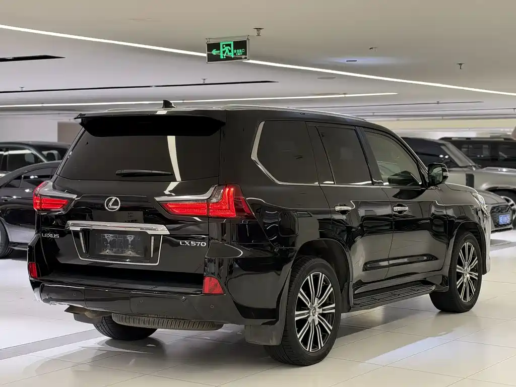 Lexus LX — миниатюра 7