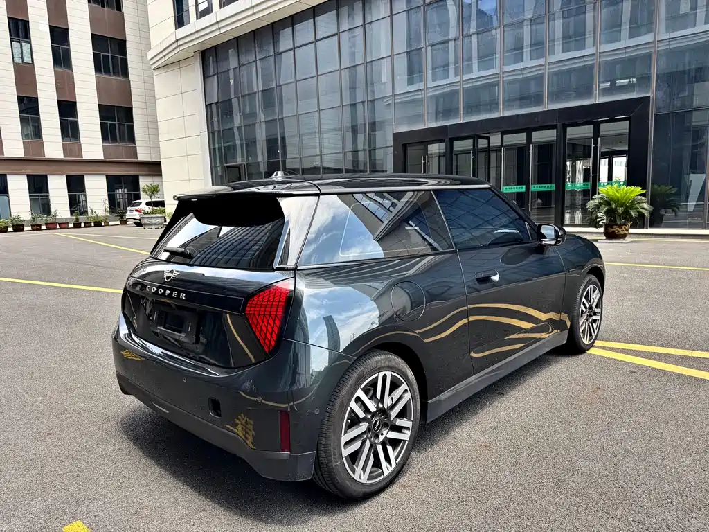 Mini COOPER 2024 456km COOPER E