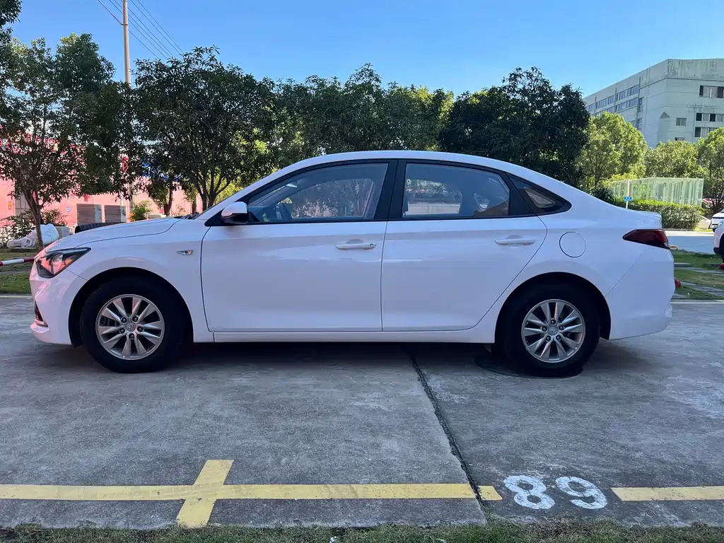 Hyundai Elantra — миниатюра 8