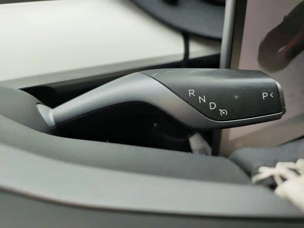 Tesla Model 3 — миниатюра 15