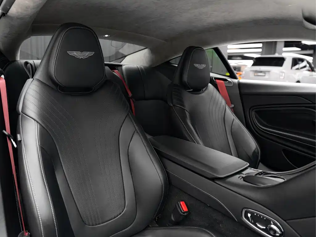 Aston Martin DB11 — миниатюра 13