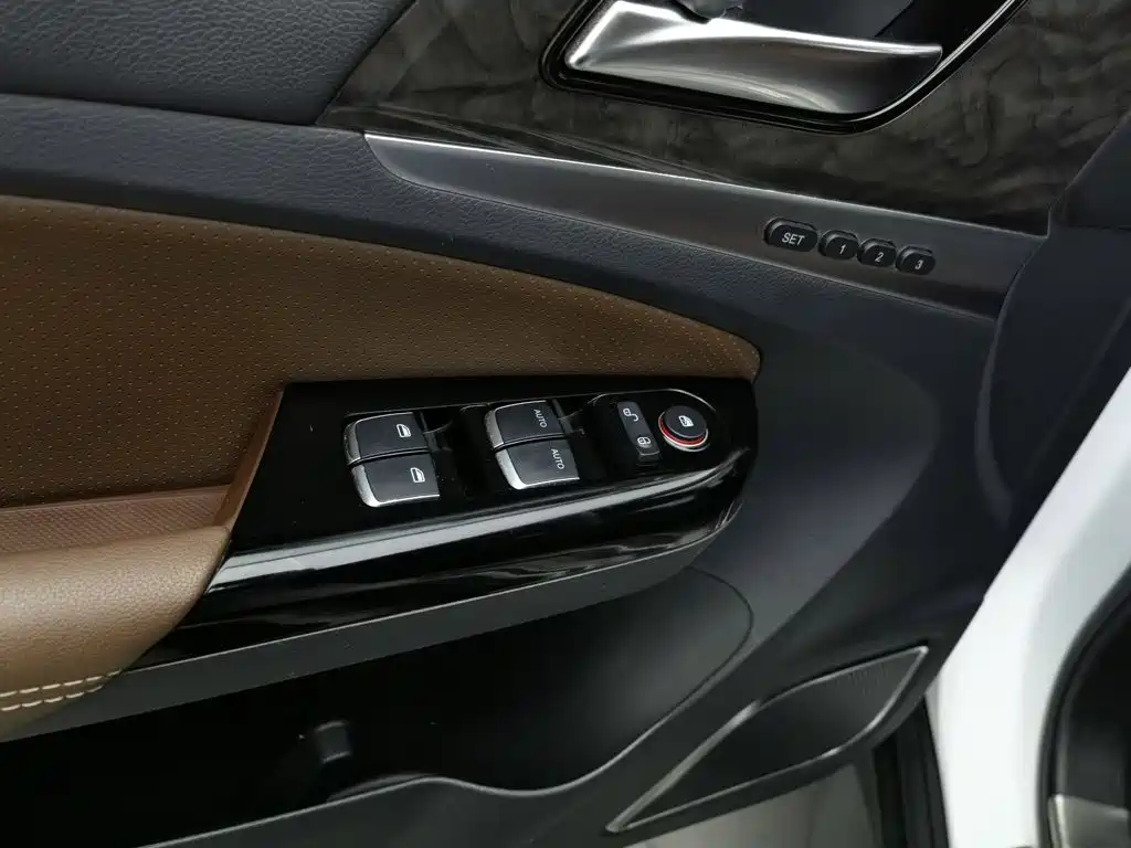 BYD Tang New Energy — миниатюра 9