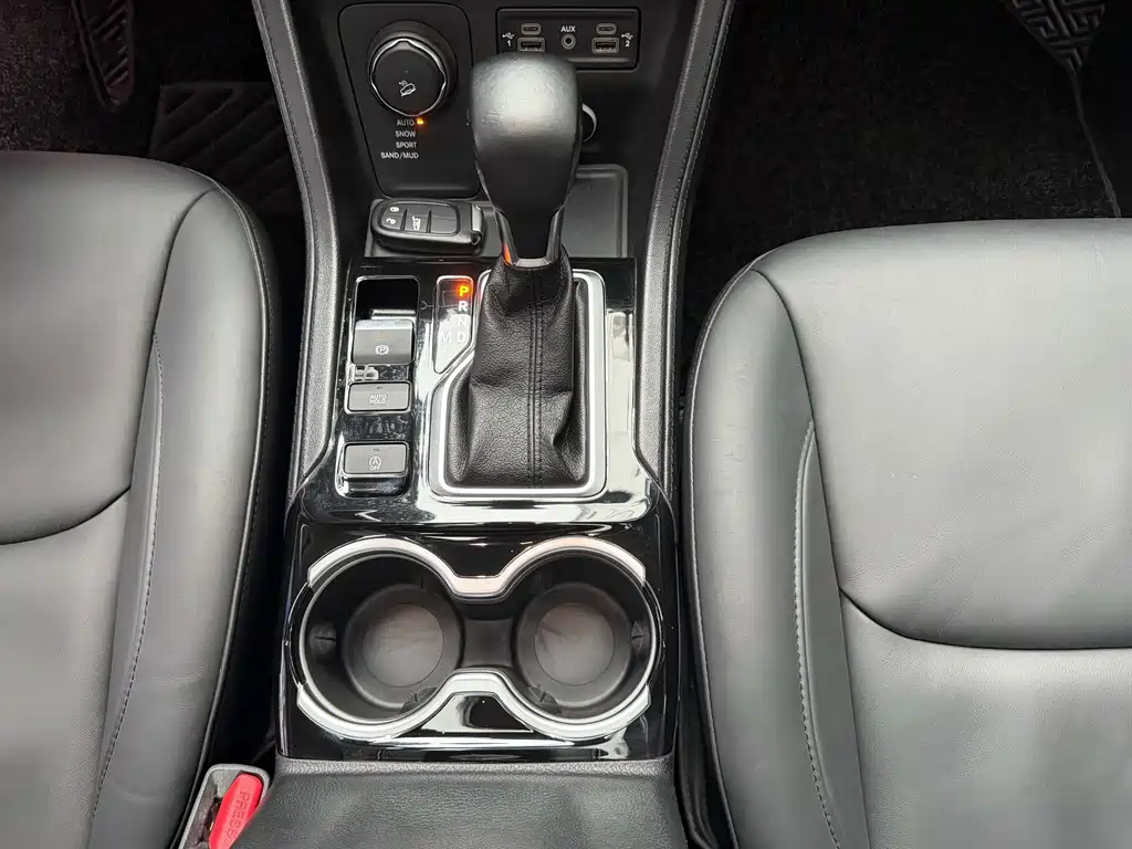 Jeep Commander — миниатюра 9