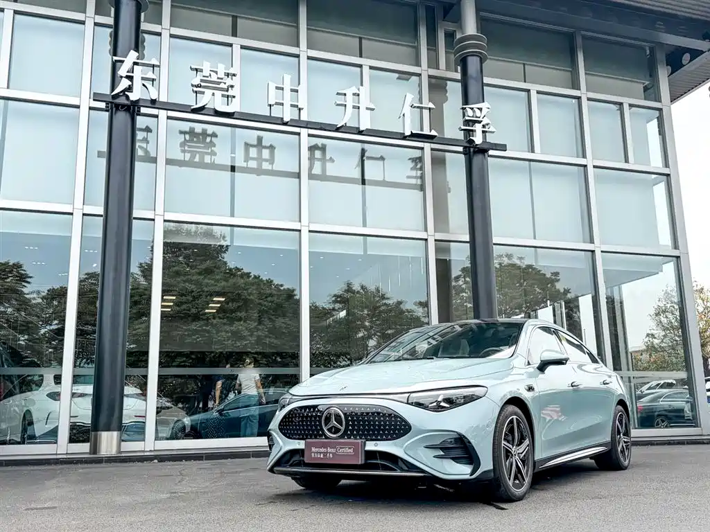 Mercedes-Benz CLA 2025 300L