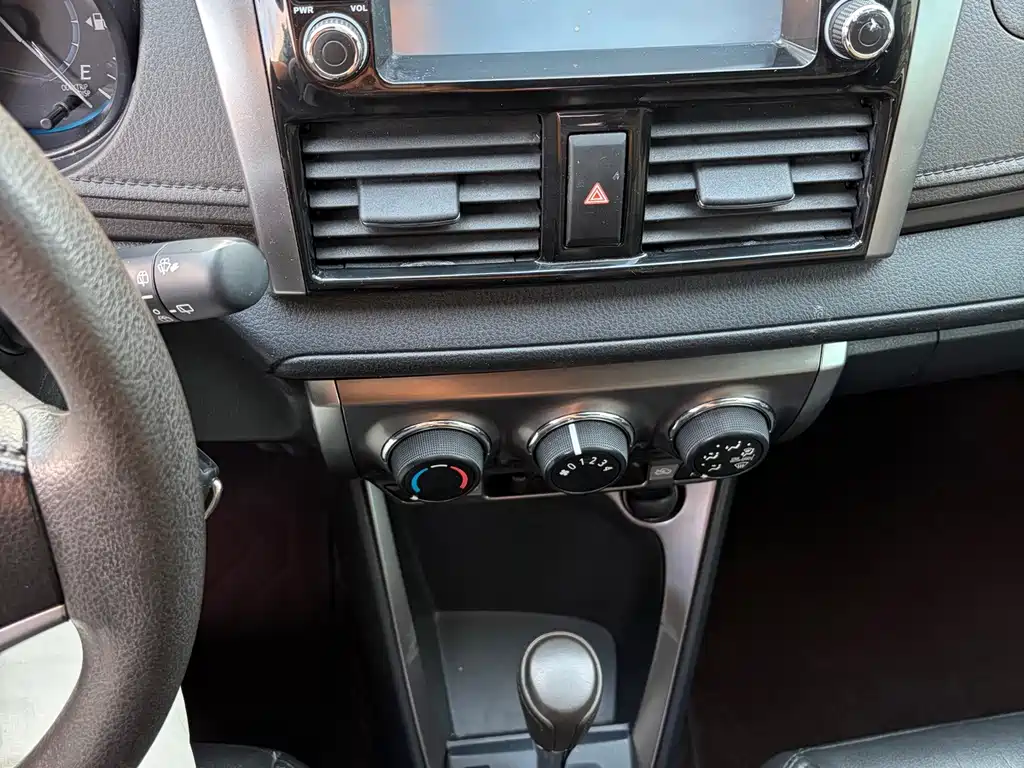 Toyota Yaris L — миниатюра 16