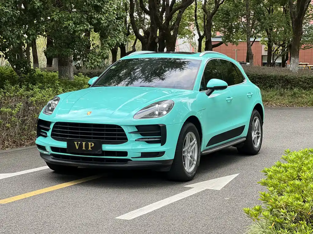 PORSCHE MACAN
