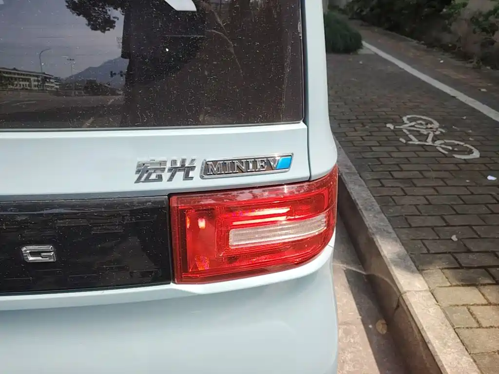 Wuling MINIEV — миниатюра 8