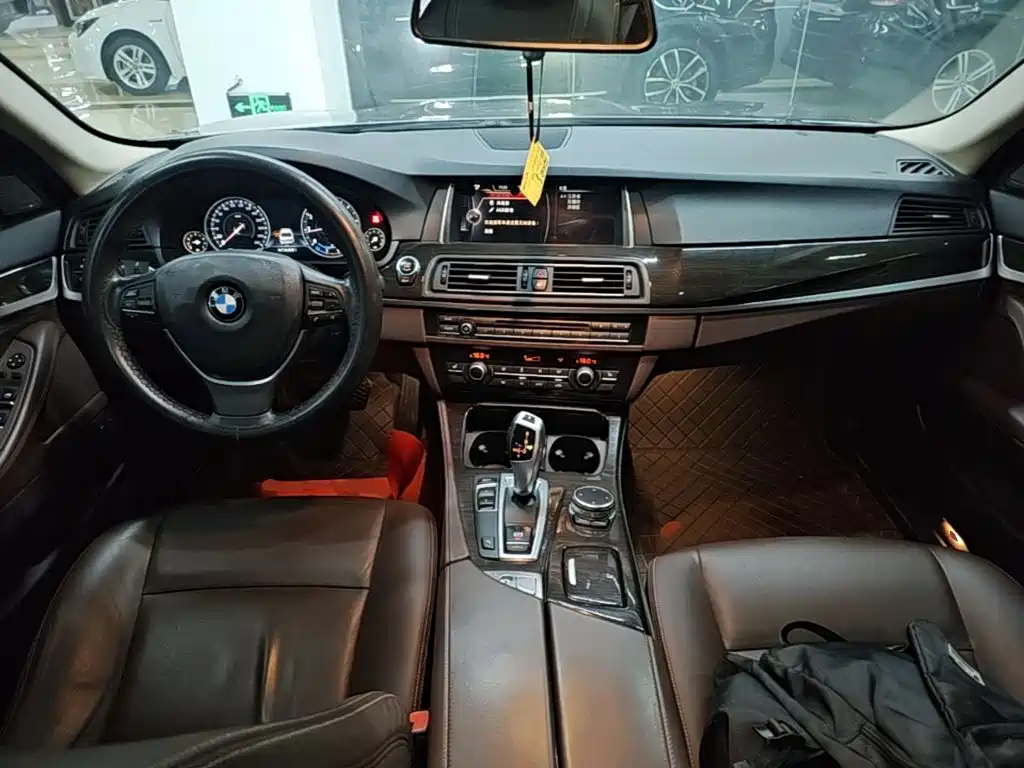 BMW 5 Series — миниатюра 10