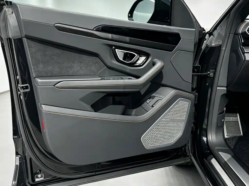 Lamborghini Urus — миниатюра 9