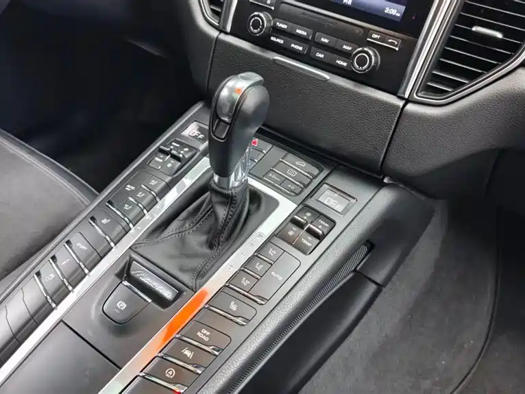 Porsche Macan — миниатюра 13