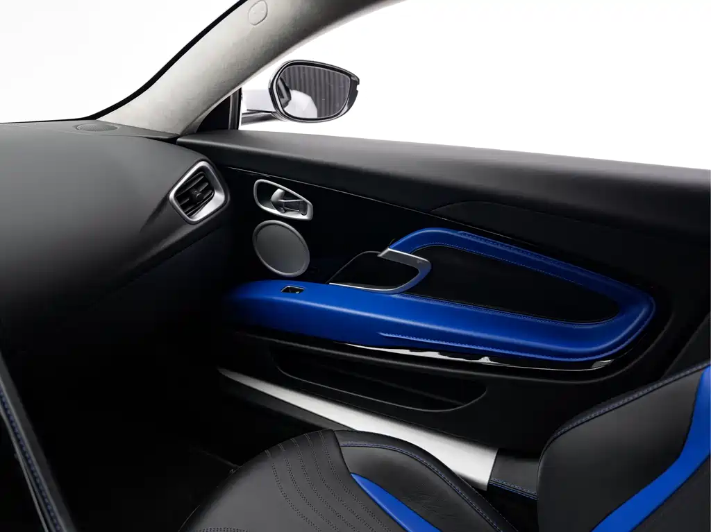 Aston Martin DB11 — миниатюра 15