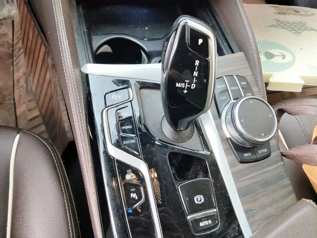 BMW 5 Series New Energy — миниатюра 15
