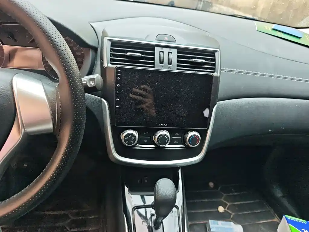 Nissan Tiida — миниатюра 6