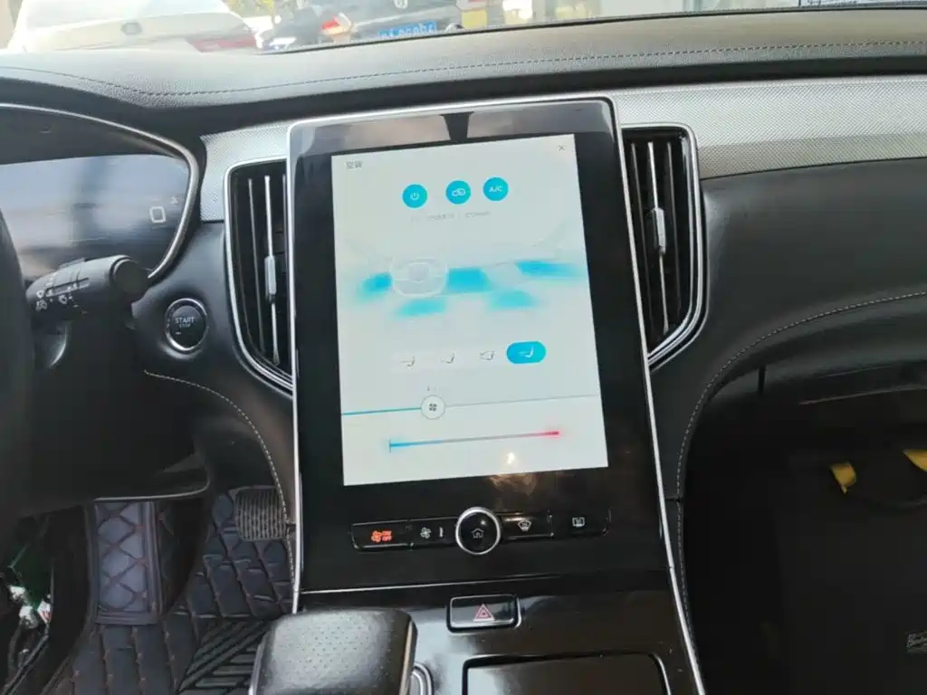 Roewe i6 MAX New Energy — миниатюра 13