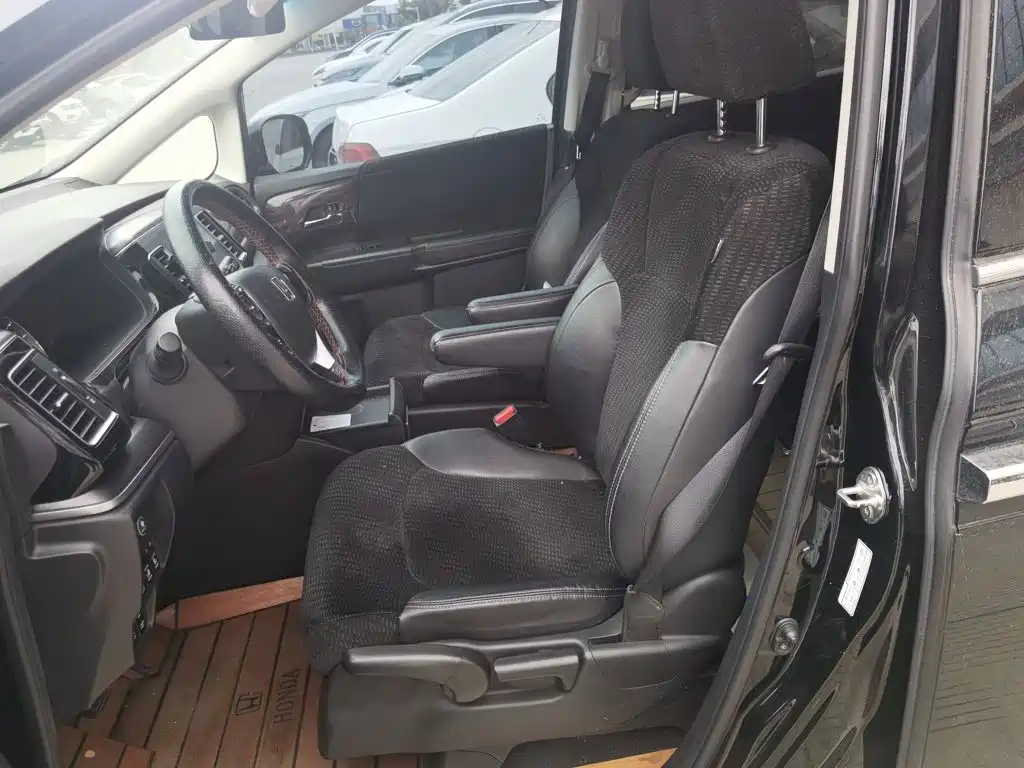 Honda Elysion — миниатюра 8