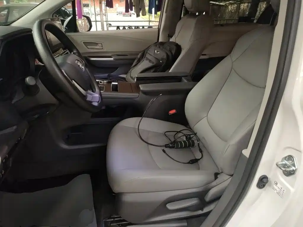 Toyota Granvia — миниатюра 11