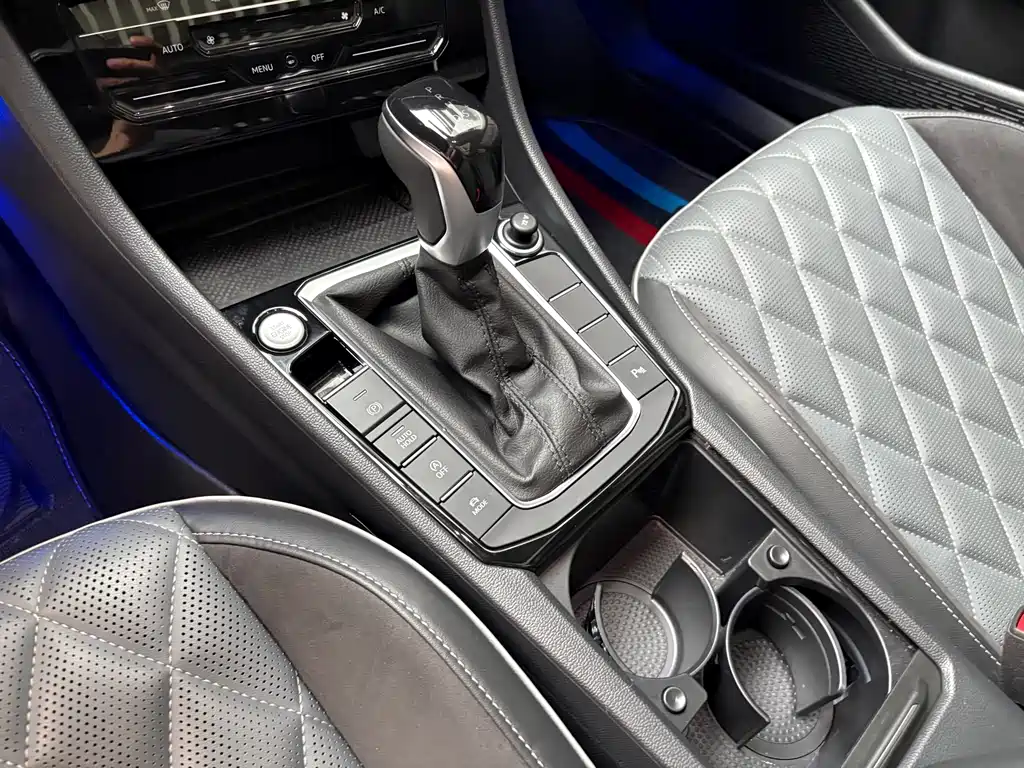 Volkswagen Sagitar 2025 300TSI DSG