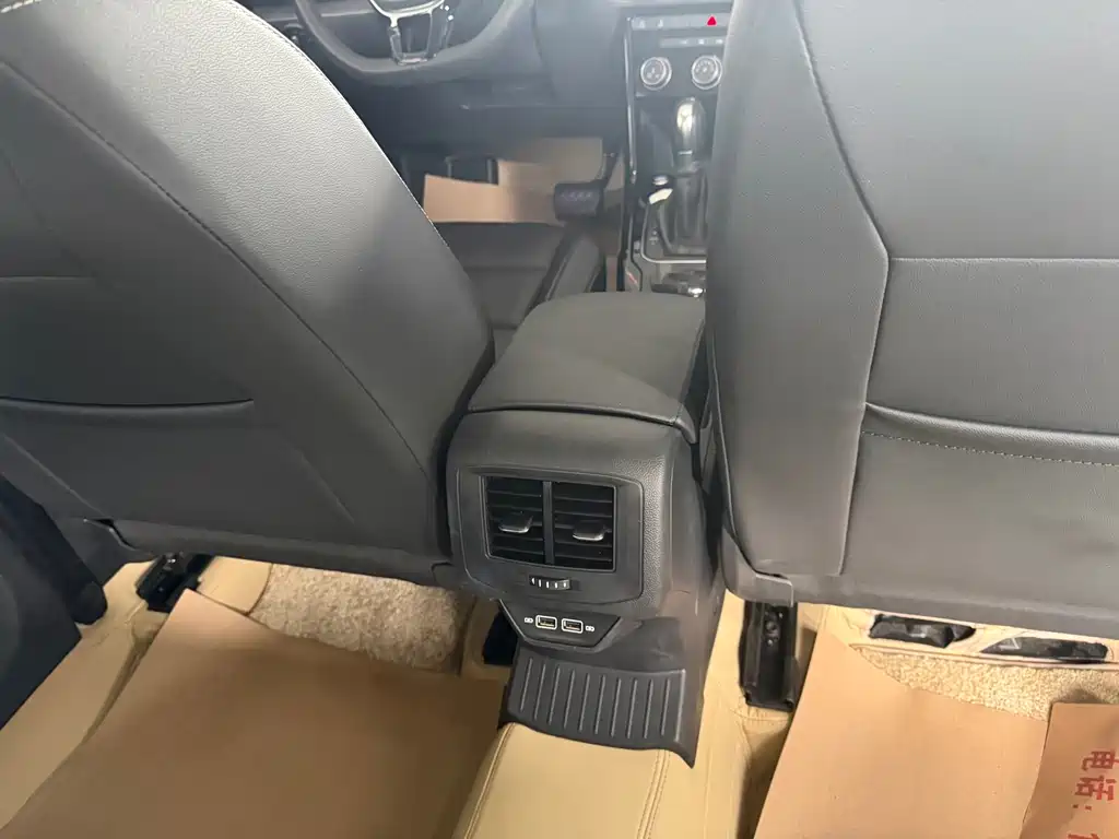 Volkswagen T-Roc — миниатюра 7