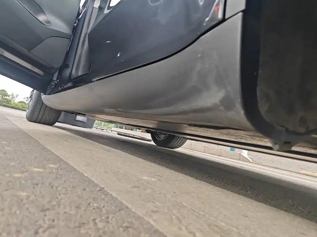 Tesla Model Y — миниатюра 22