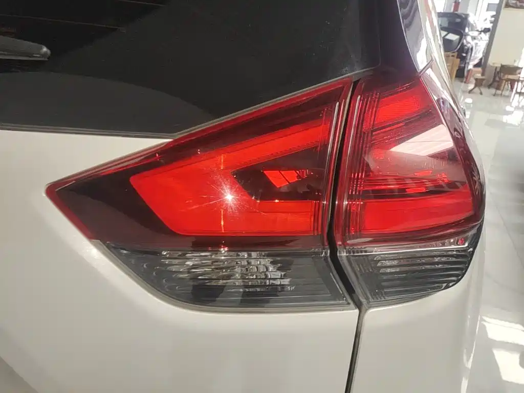 Nissan X-Trail — миниатюра 8