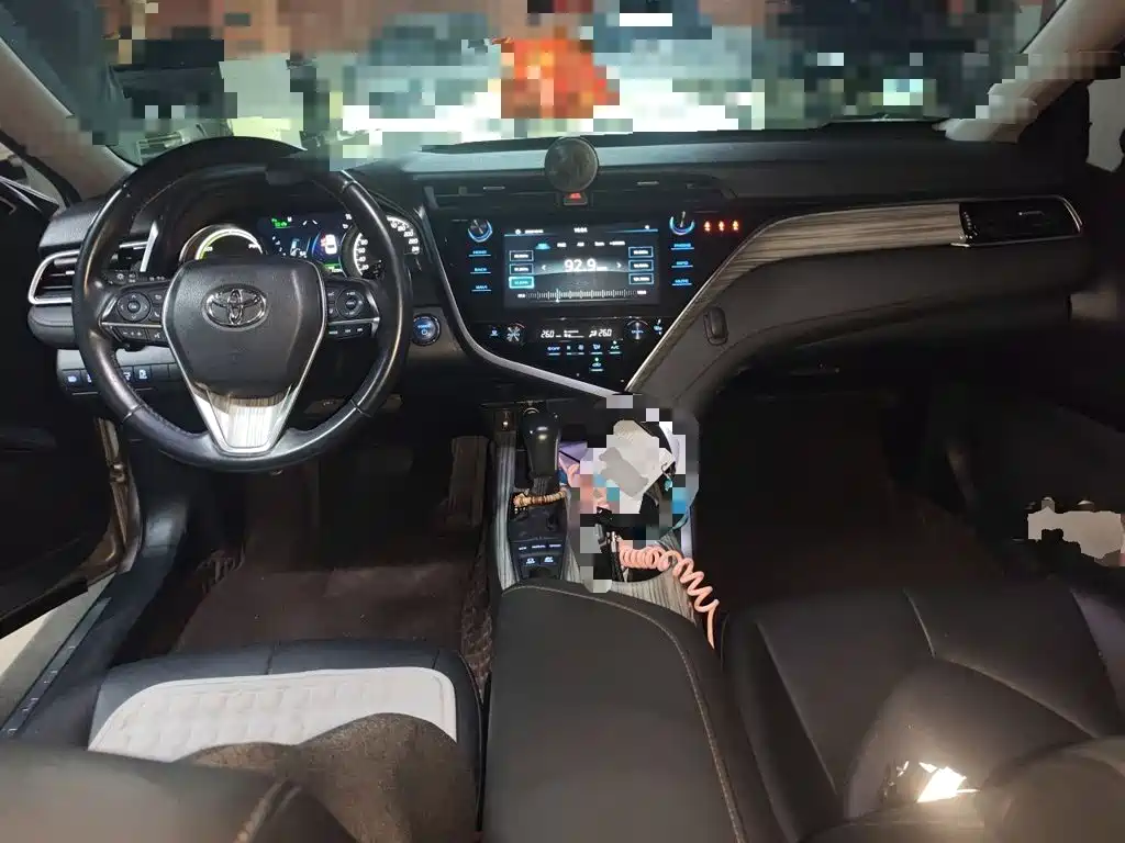 Toyota Camry — миниатюра 5
