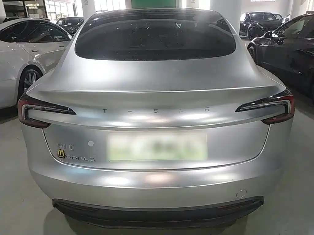 Tesla Model 3 — миниатюра 6