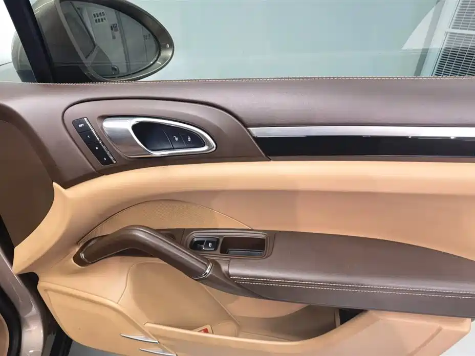 Porsche Cayenne — миниатюра 14