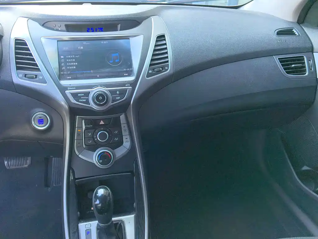 Hyundai Elantra Langdong 1.6L Auto Premium Type, фото 8