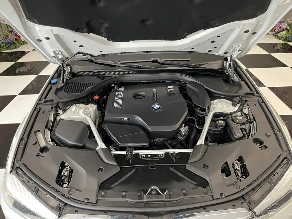 BMW 5 Series — миниатюра 12