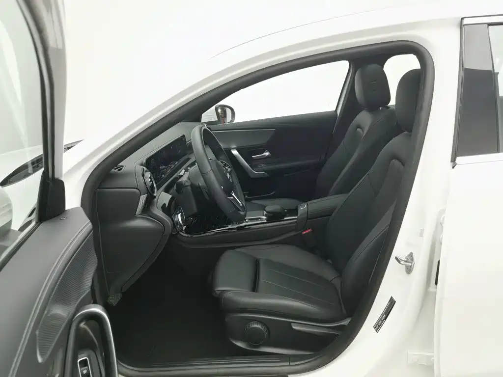 Mercedes-Benz A-Class — миниатюра 10