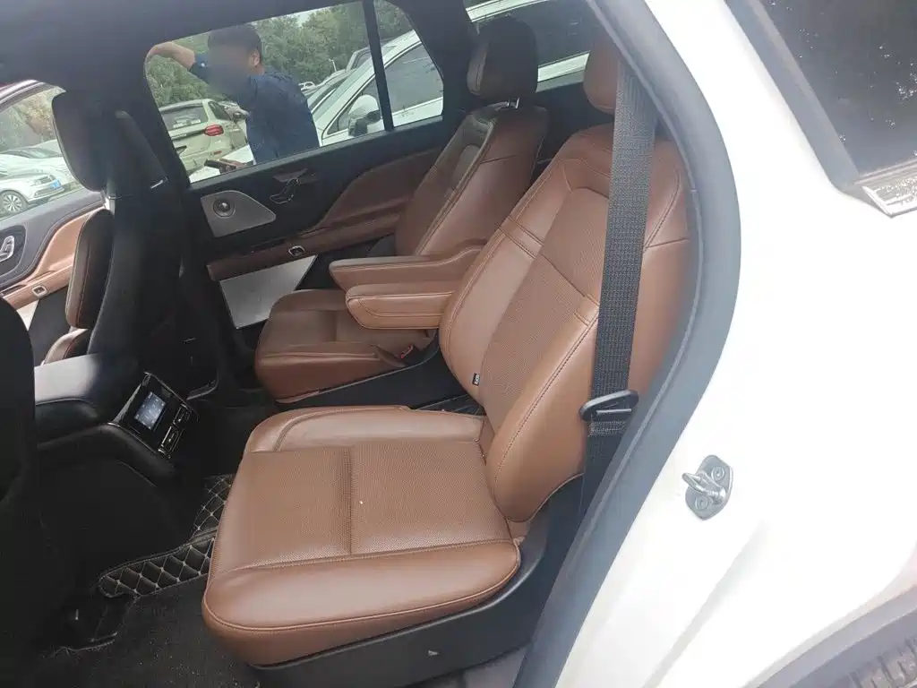 Lincoln Aviator — миниатюра 13