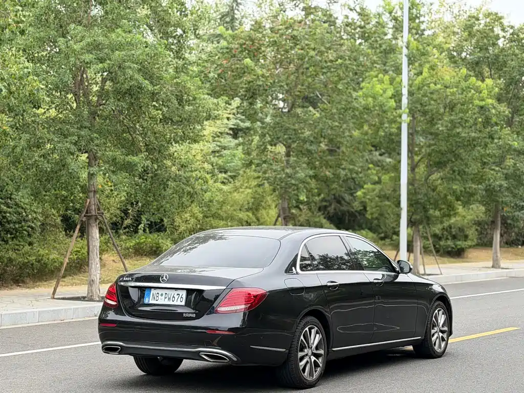Mercedes-Benz E-Class — миниатюра 13