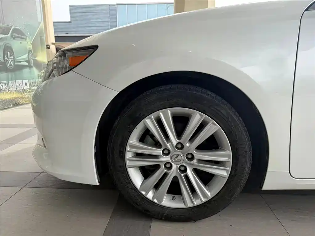Lexus ES — миниатюра 4