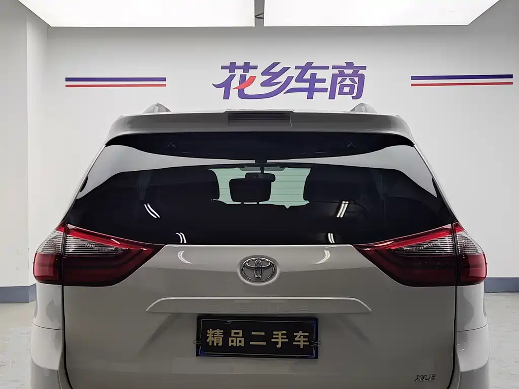 Toyota Sienna — миниатюра 29