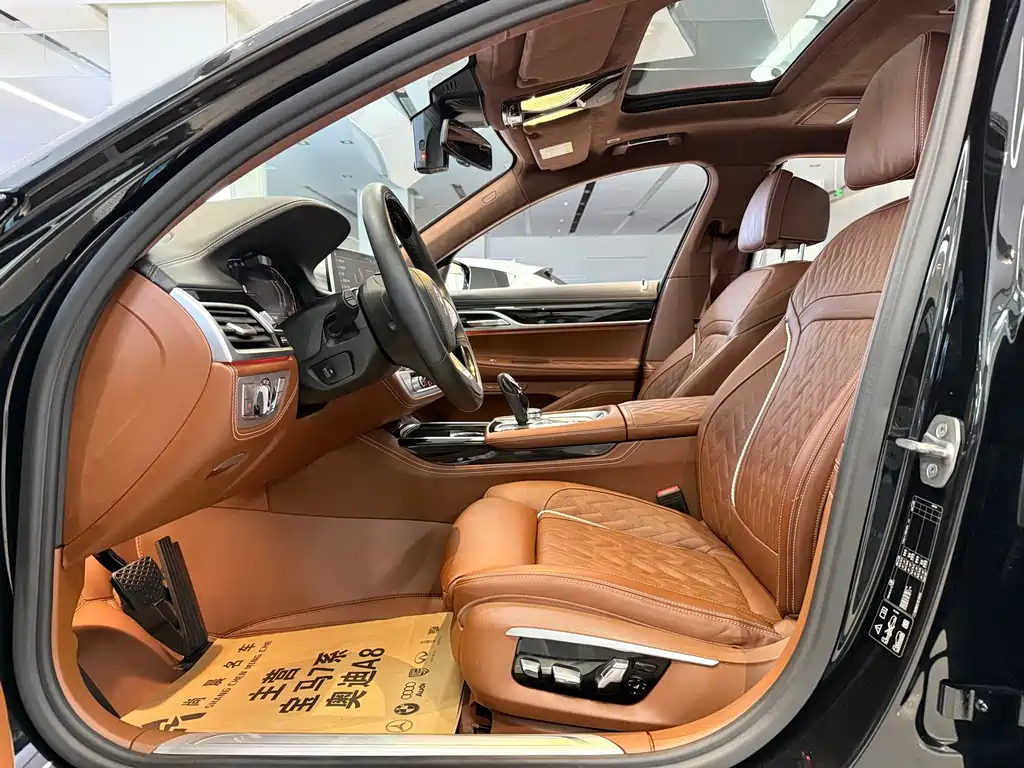 BMW 7 Series — миниатюра 10