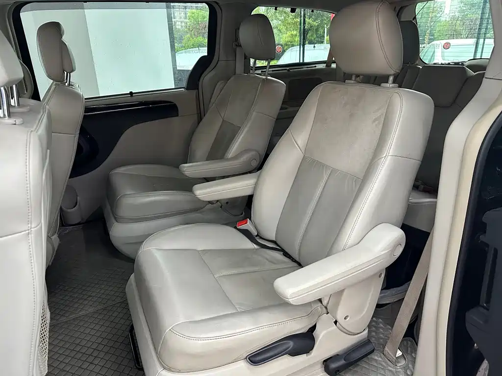 Chrysler Grand Voyager (Import) — миниатюра 18