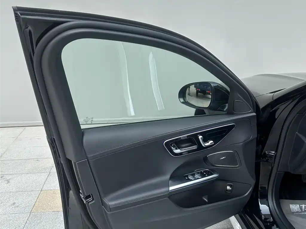Mercedes-Benz C-Class — миниатюра 12