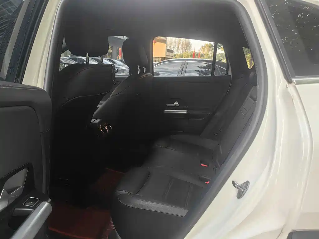 Mercedes-Benz GLA — миниатюра 7