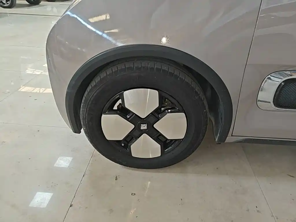 Baojun KiWi EV — миниатюра 23