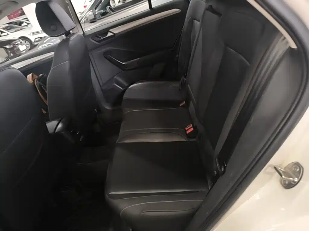 Volkswagen T-Roc — миниатюра 17