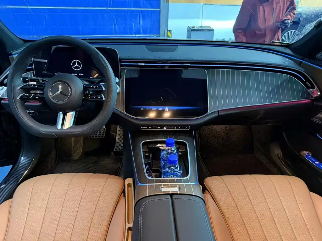 Mercedes-Benz E-Class — миниатюра 8
