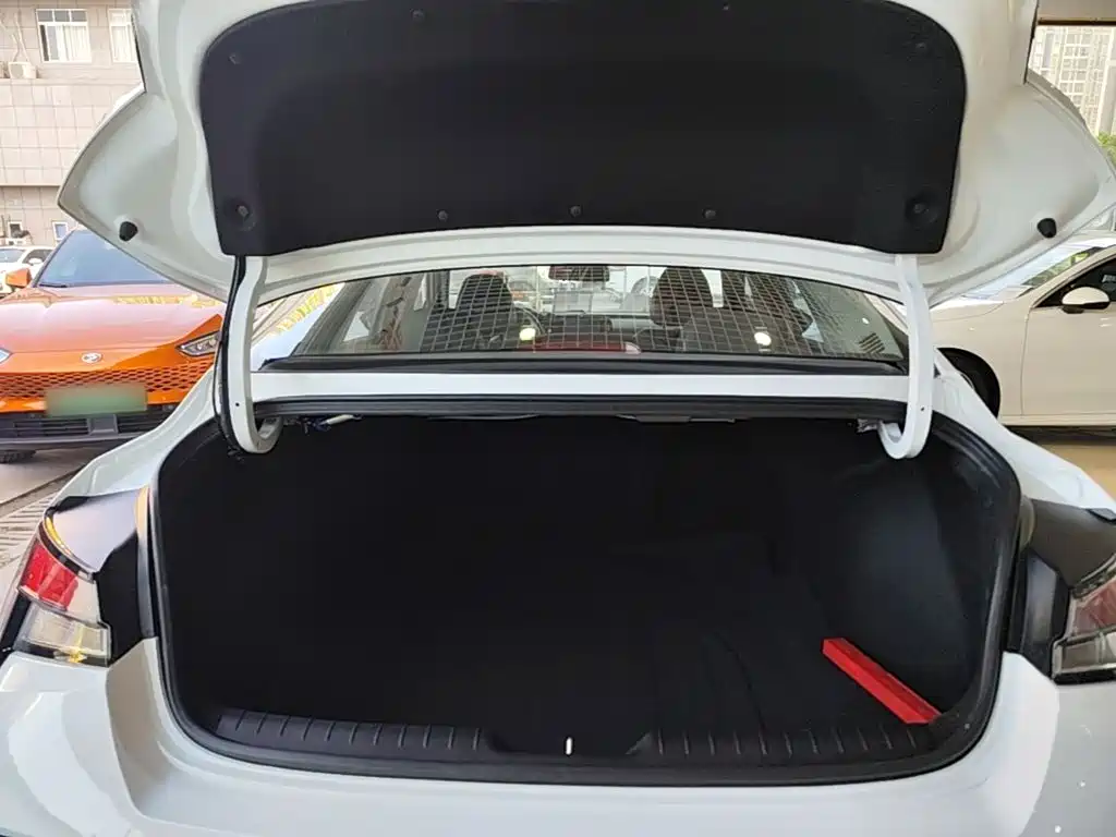 Hyundai Elantra — миниатюра 19