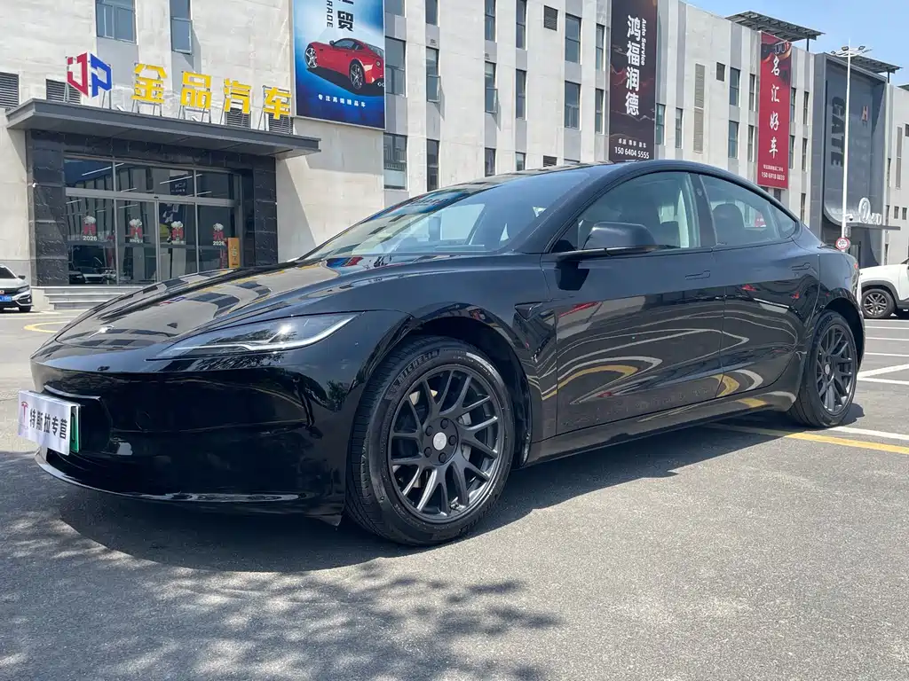 Tesla Model 3 2024