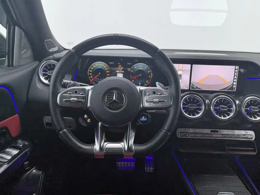 Mercedes-Benz GLB AMG — миниатюра 11