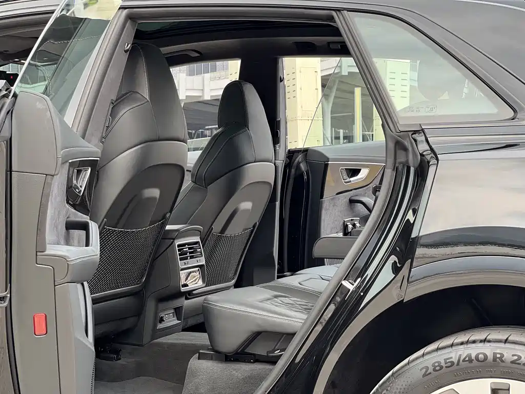 Audi Q8 2023 55 TFSI Premium