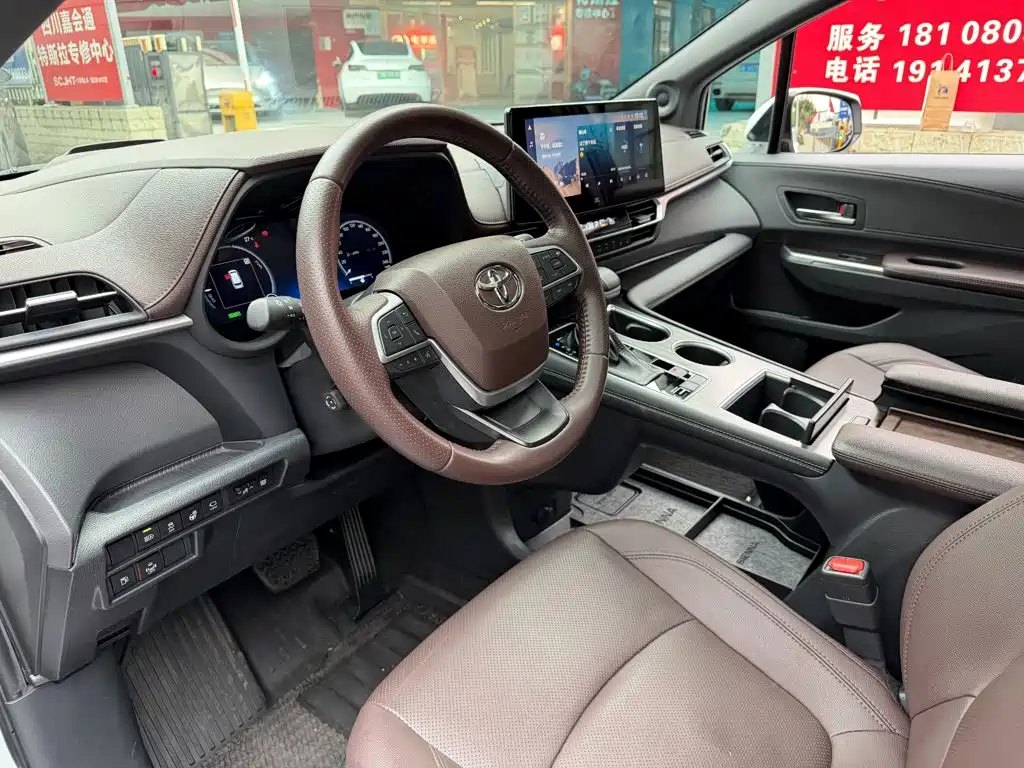 Toyota Sienna — миниатюра 7