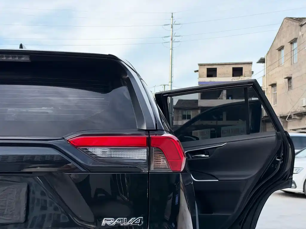 Toyota RAV4 — миниатюра 20
